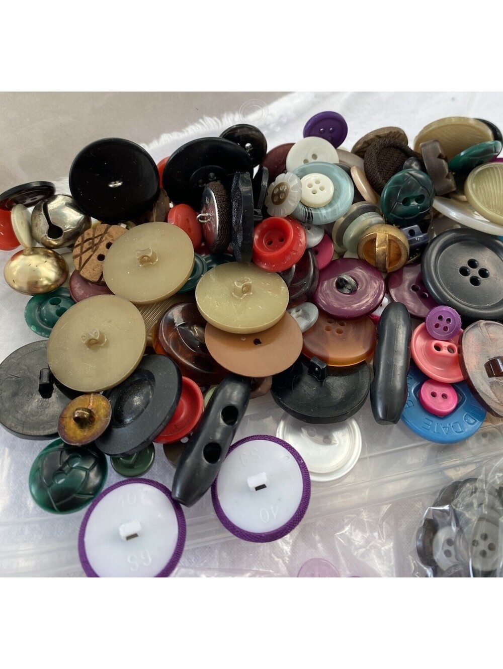 Craft Sewing Buttons Large Bag Of Various Sizes Types Colors Vintage & New